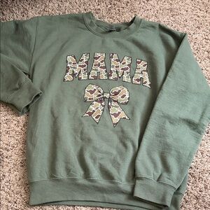 Gildan Green Sweatshirt with Camo Print